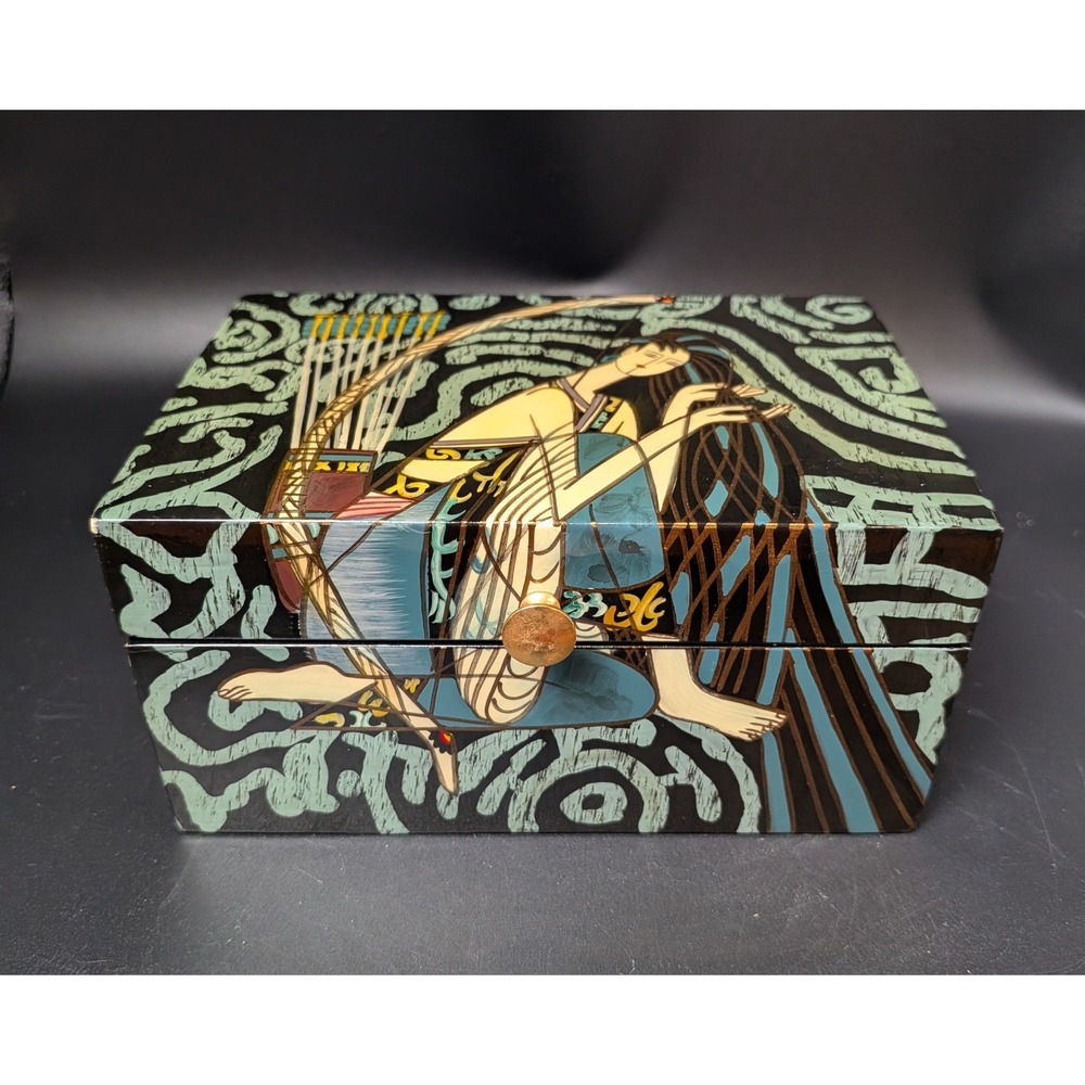 Vintage Handmade Lacquer Chinese Jewelry Box " The Huntress"
